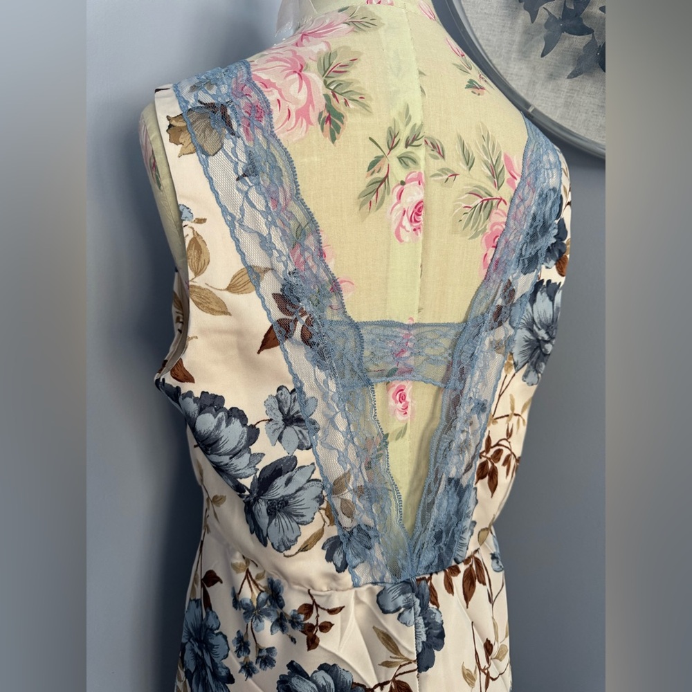 ๐ Sincerely Jules Blue Floral Lace-Trim Maxi Dress - Picture 7 of 10